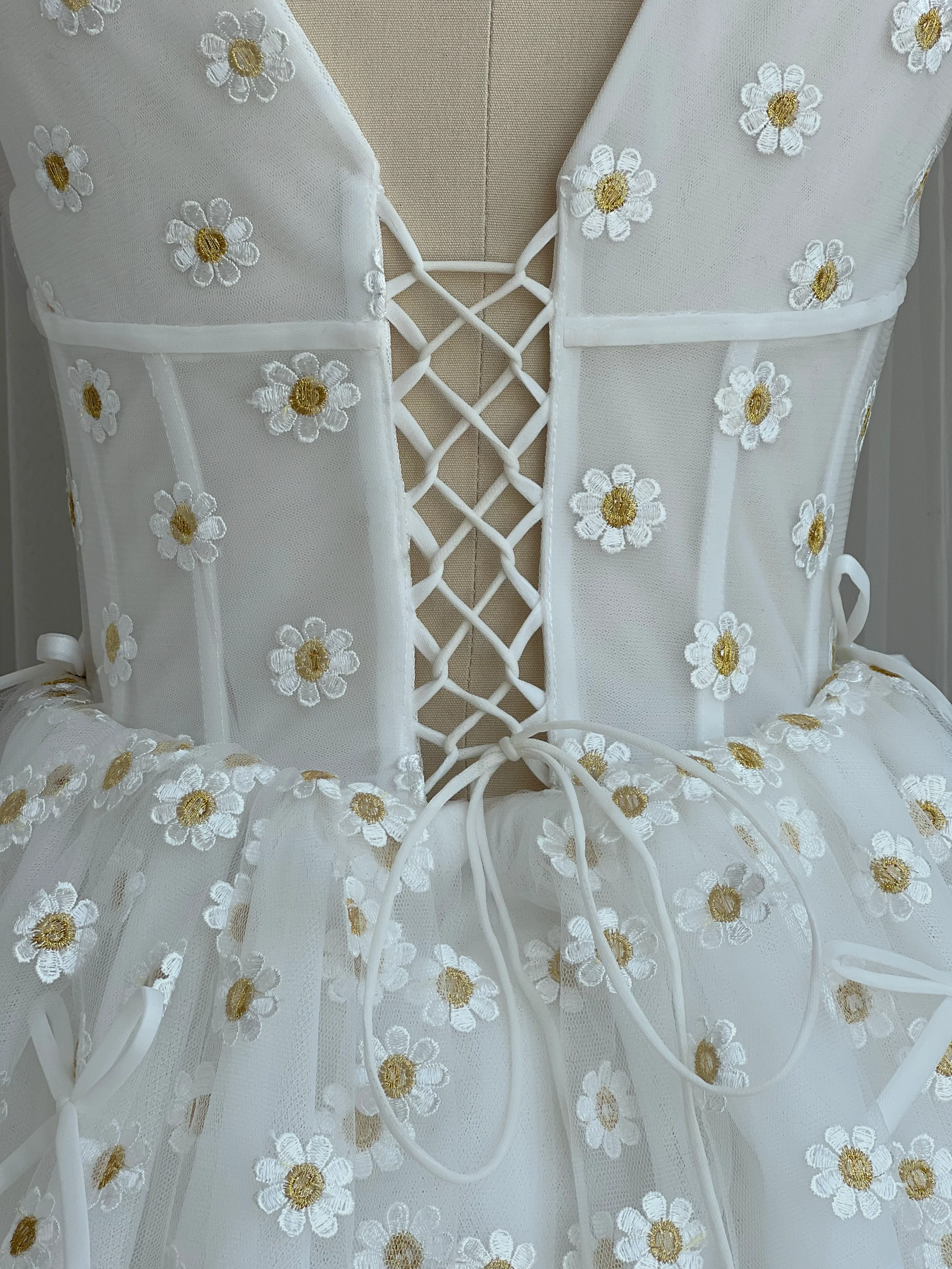 White Daisy Mini Dress - Image 3